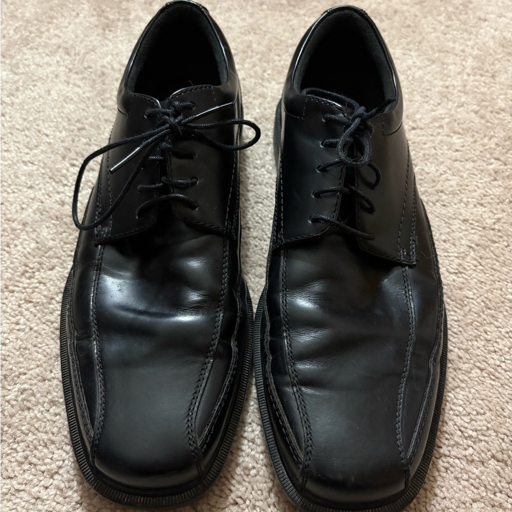 Rockport Black Leather Lace-Up Oxfords with Rubber Sole. Size 9.5